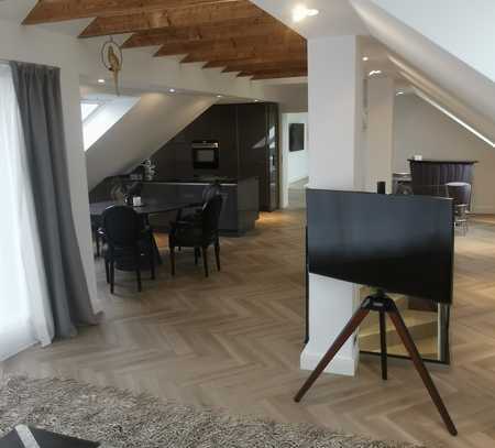 Exklusive 5-Raum-Maisonette-Wohnung mit luxuriöser Innenausstattung mit Balkon und EBK in Meerbusch