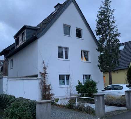 Freistehendes Dreifamilienhaus in Köln Rodenkirchen mit Garten