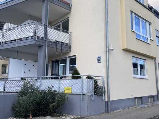 Vollständig renovierte 2-Zimmer-Wohnung mit Balkon und Einbauküche in Oestrich-Winkel