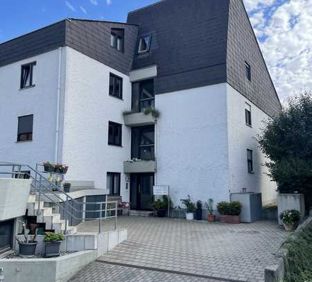 Vollständig renovierte 2-Raum-Wohnung mit Balkon in Alsbach-Hähnlein