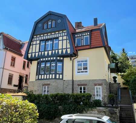 Charmante Altbauwohnung mit großem Balkon in begehrter und ruhiger Lage in Saarbrücken