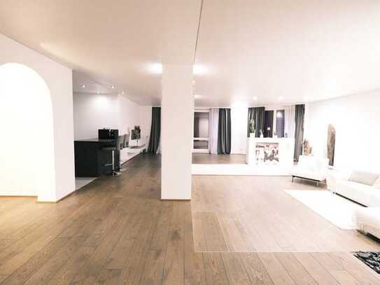 *OHNE PROVISION* Modernisierte, charmante 3,5-Zi.-Wohnung inkl. 150m² Wohnfl., Garage, Terrasse, EBK