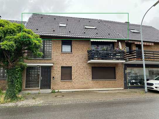 Stilvolle, gepflegte 2,5-Zimmer-DG-Wohnung in Niederkassel am Rhein (50 Meter zum Rhein)