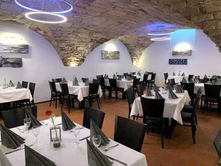 Restaurant im historischen Gewölbekeller mit großer Terrasse
