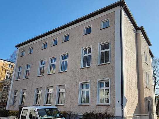 Charmante 7- Zimmer-Altbauwohnung mit Wintergarten