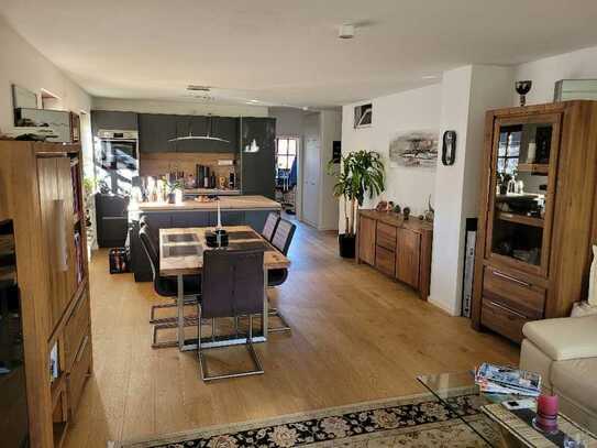 Moderne 3-Zimmer-Wohnung mit Sauna, Balkon und Inselküche