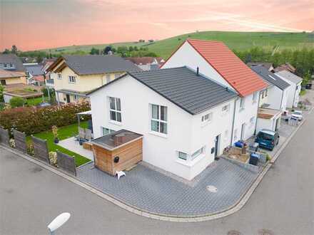Neuwertiges Haus mit vielen Extras!