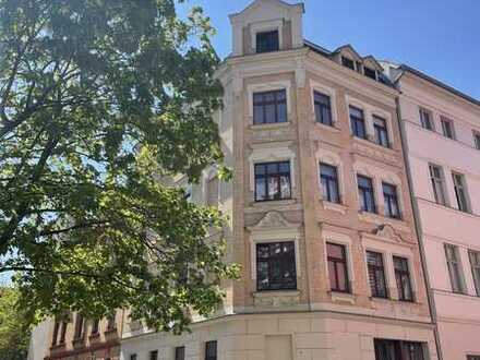 Höll-Immobilien vermietet schöne 1-Raum Wohnung im saniertem Altbau.