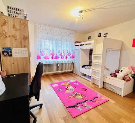 Charmante 3 Zi. Wohnung mit Einbauküche, Balkon, Aufzug inkl. Tiefgarage