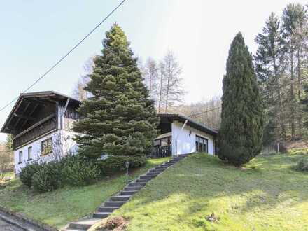 Große Platzvielfalt: 2-3-Familienhaus inklusive Ferienwohnung in ruhiger Waldrandlage