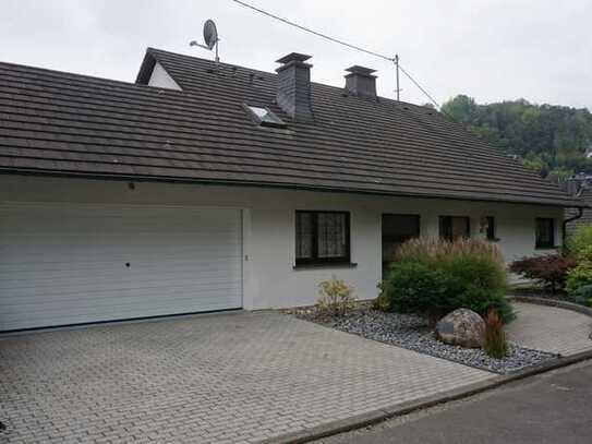 Schönes Einfamilienhaus mit Einliegerwohnung in Siegen-Gosenbach