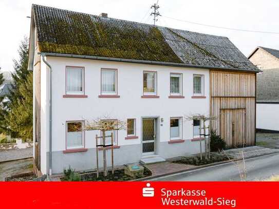 Teilmodernisiertes Wohnhaus mit Werkstatt und großer Scheune