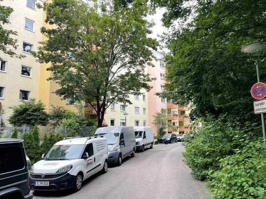 Große gepflegte 5 ZKB mit 2 Garagenstellplätzen im Univiertel