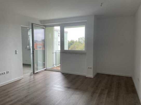 Helle 3-Zimmer-Wohnung mit gehobener Innenausstattung, Balkon und EBK in Holzkirchen