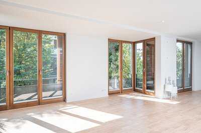 TOLLE, SEHR CHARMANTE PENTHOUSE-MAISONETTE-WHG. MIT AUFZUG, BARRIEREFREI IM RUHIGEN WESTEND