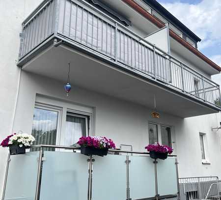 Hochwertig renovierte Wohnung mit Einbauküche, Waschmaschiene und Balkon in wunderschöner Lage