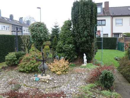 Für die Familie Gepflegtes Reiheneckhaus mit Terrasse, Garten und Garage in Langenfeld