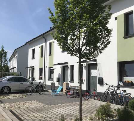 Sonniges, neuwertiges Reihenmittelhaus mit Fußbodenheizung