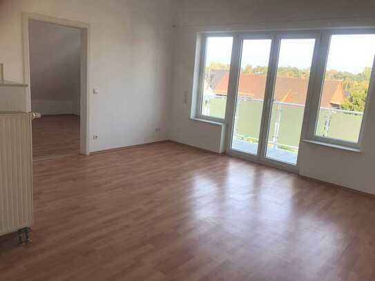 HELLE 2 ZIMMER-DACHGESCHOSSWOHNUNG MIT BALKON IN GUTER WOHNLAGE VON PFUNGSTADT– IDEAL FÜR SINGLES!