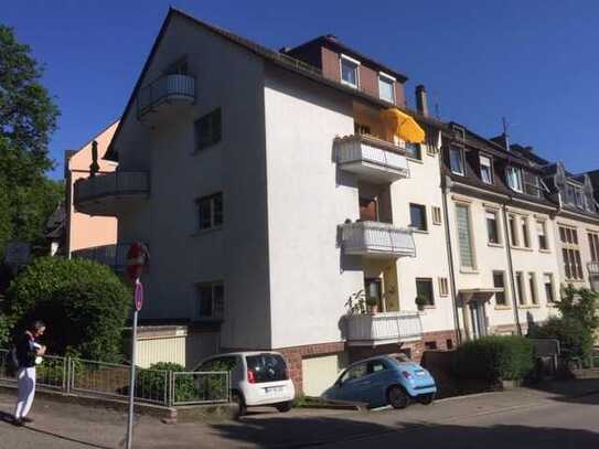 Modernisierte 2,5-Zimmer-Wohnung mit Balkon und EBK in Baden-Baden