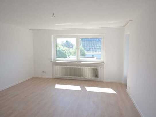 Freundliche und modernisierte 3-Raum-Wohnung mit Balkon in Isernhagen