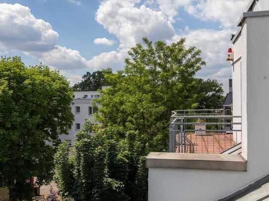 Penthouse-Stil ! Charmante Wohnung mit 2 Stellplätzen in Sachsenhausen