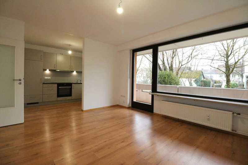 Renovierte 2-Zimmer-Wohnung mit großem Süd-Balkon in zentraler Lage von Ismaning