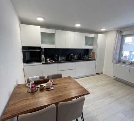 Möblierte Wohnung inkl EBK, Balkon und Stellpatz ab Juli
