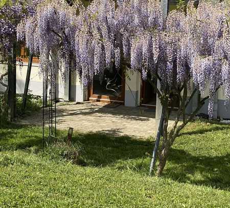 Wohnen wie im eigenen Haus - 3 Zi. mit 250 qm Garten