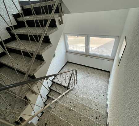 Schöne 2,5-Zimmer-Dachgeschosswohnung mit Balkon und EBK in Fellbach, Verkauf direkt vom Eigentümer!