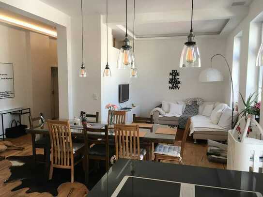 Geschmackvolle, sanierte 5-Zimmer-Wohnung mit luxuriöser Innenausstattung mit EBK in Aschaffenburg