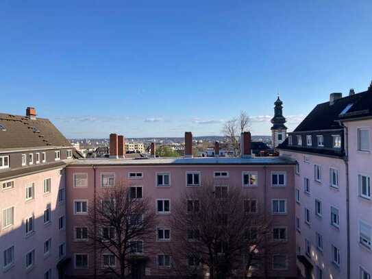 ***Bornheim/Nähe Bergerstraße & U-Bahn*** 2-Zimmerwohnung mit Balkon + zusätzliches Mansardenzimmer