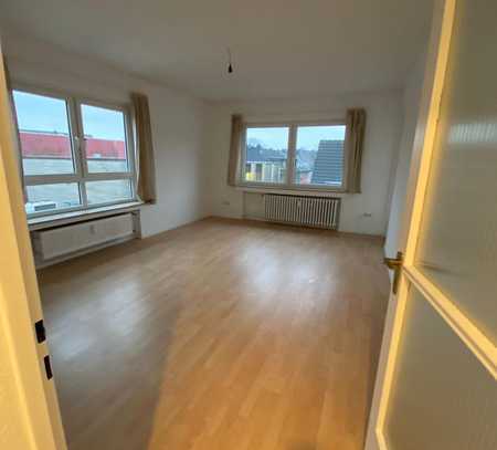 Schöne 3-Zimmer Wohnung direkt in der Nähe des Hauptbahnhof mit großen Balkon. Zum 01.06.25!!