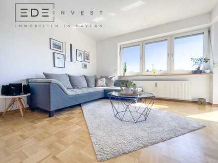 Renovierte Dachgeschosswohnung mit moderner Einbauküche und sonnigem Südbalkon.
