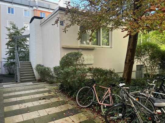 ILIEV IMMOBILIEN: Renovierungsbedürftige 1-Zimmer-Hochparterrewohnung in SCHWABING / Wartburgplatz