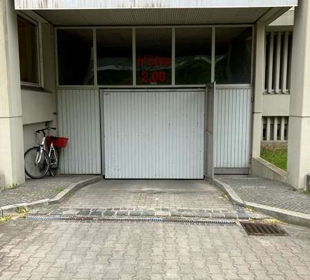 Tiefgaragenstellplatz zu vermieten