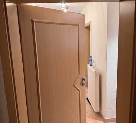 Gut geschnittene Souterrain Wohnung