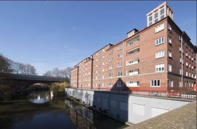Wohnen am Osterbekkanal! Charmanter Altbau mit Balkon und Stellplatz