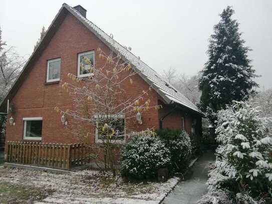 Ruhig gelegenes Einfamilienhaus mit Einliegerwohnung und großem Garten in Hohenwestedt