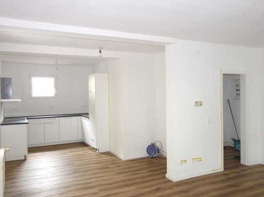 Neu sanierte 2 Zi.-Wohnung - leerstehend -