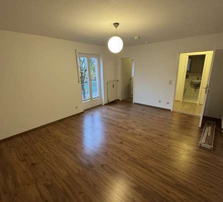 Modernisierte Wohnung mit einem Zimmer und EBK in Ingolstadt