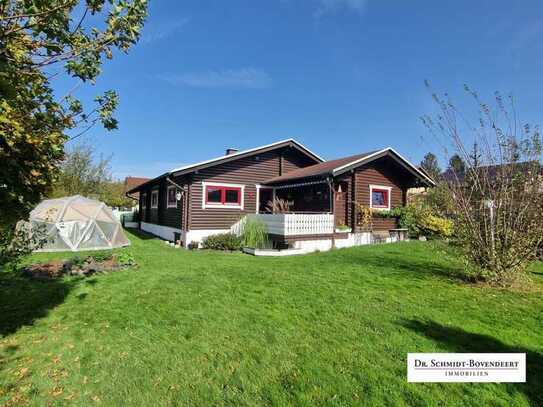 Seltene Gelegenheit - toller skandinavischer Holzblockhaus-Bungalow mit schönem Gartengrundstück!