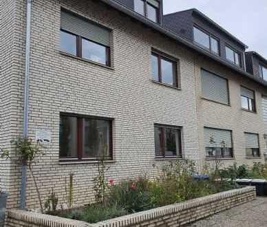 *** sehr schöne 3-Zimmer-Dachgeschoss-Wohnung mit 2 Balkonen und Einbauküche in Verlautenheide ***