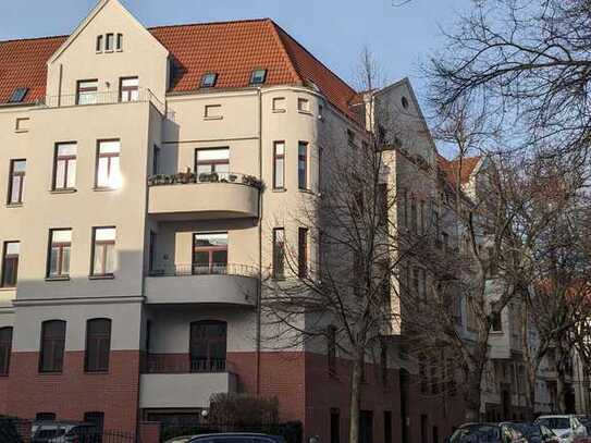 Schöne 5-Zi-WE mit Balkon, Parkett und Dielung, 2 Bäder, sep. Küche im Paulusviertel