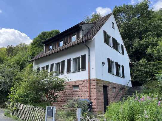 Freistehendes Einfamilienhaus mit großem Garten in Lambrecht (Pfalz)