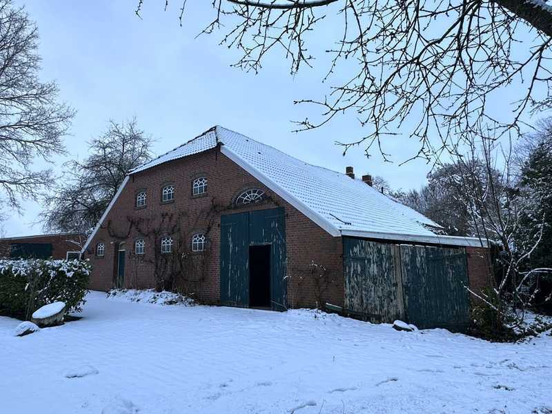 Großes Anwesen mit historischem Charme und Stallungen, ca. 6.700 m² – optional 4,7 ha Land