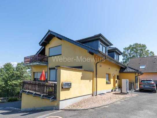 Mehrfamilienhaus mit neuer Luft-Wärmepumpe, Terrassen, Balkon, Garagen + Doppelcarport