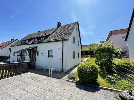 Doppelhaushälfte mit zwei Terrassen und Doppelgarage – zentrumsnah gelegen!