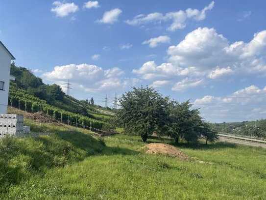 Schönes Grundstück im Neubaugebiet in leichter Hanglage. Erschlossen, direkt bebaubar. Neubau