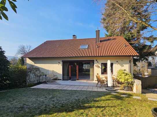 Charmantes Einfamilienhaus mit Weitblick über Teile der Stadt Baden-Baden